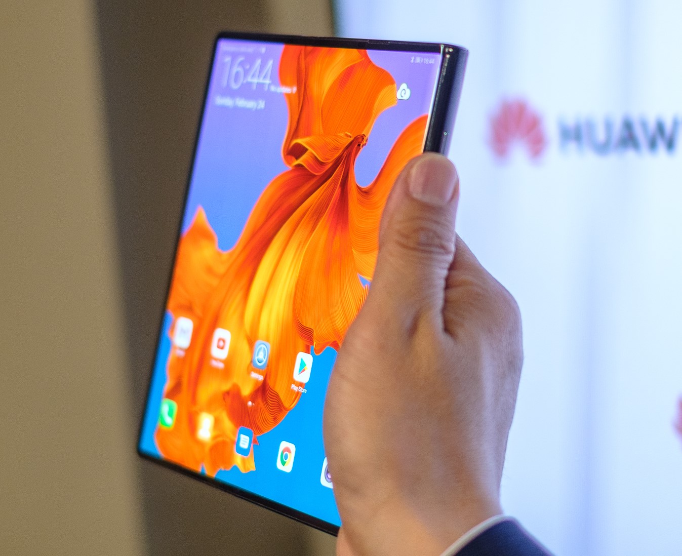 Foldable Smartphones: What Do We Know and When to Expect Them